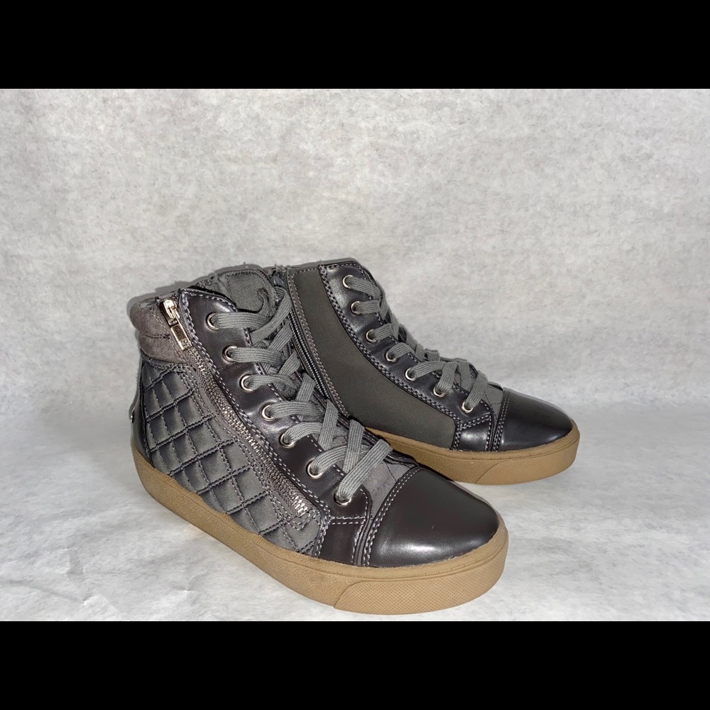 JUICY COUTURE  High Top sneakers🚨MAKE AN OFFER🚨